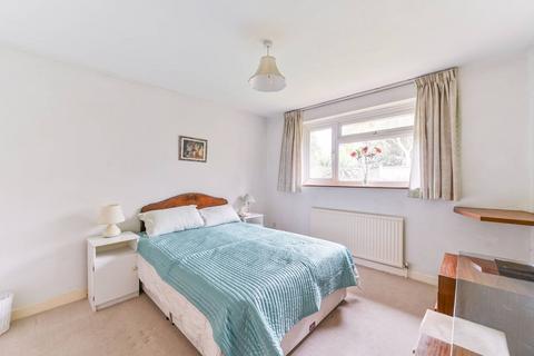 6 Glyn Close, London, SE25 6DT
