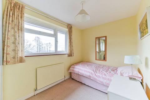 6 Glyn Close, London, SE25 6DT