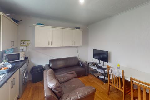 Oliver Close, Nottingham, NG7 4HJ