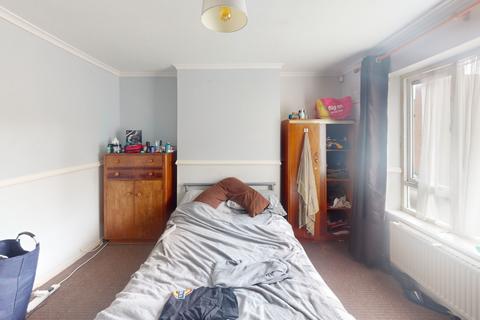 undefined, Oliver Close, Nottingham, NG7 4HJ