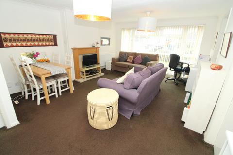 2 Carlyle Close, Newport Pagnell, MK16 8PZ
