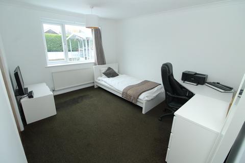 2 Carlyle Close, Newport Pagnell, MK16 8PZ