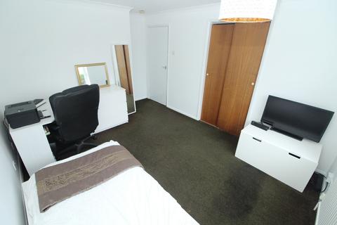 2 Carlyle Close, Newport Pagnell, MK16 8PZ
