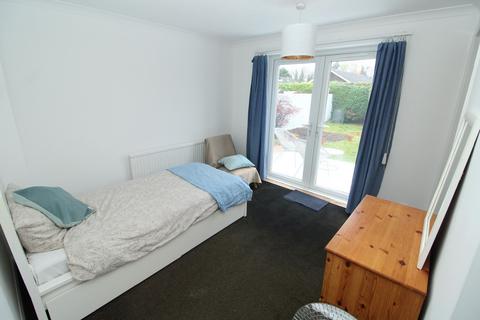 2 Carlyle Close, Newport Pagnell, MK16 8PZ