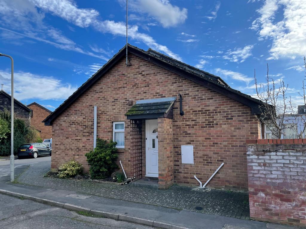 Lagonda Close, Newport Pagnell 2 bed bungalow for sale £260,000
