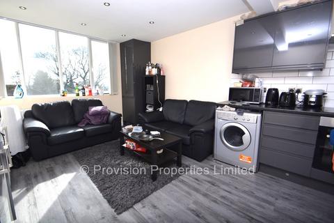 4 bedroom flat to rent, Cliff Road, Hyde Park LS6