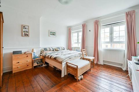 3 bedroom flat to rent, Swan Road, Canada Water, London, SE16