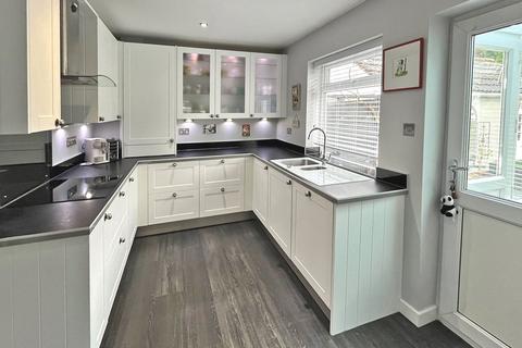 3 bedroom detached house for sale - Anderwood Drive, Sway, Lymington, Hampshire, SO41