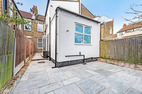 2 bedroom maisonette to rent, Brightwell Crescent, Tooting, London, SW17