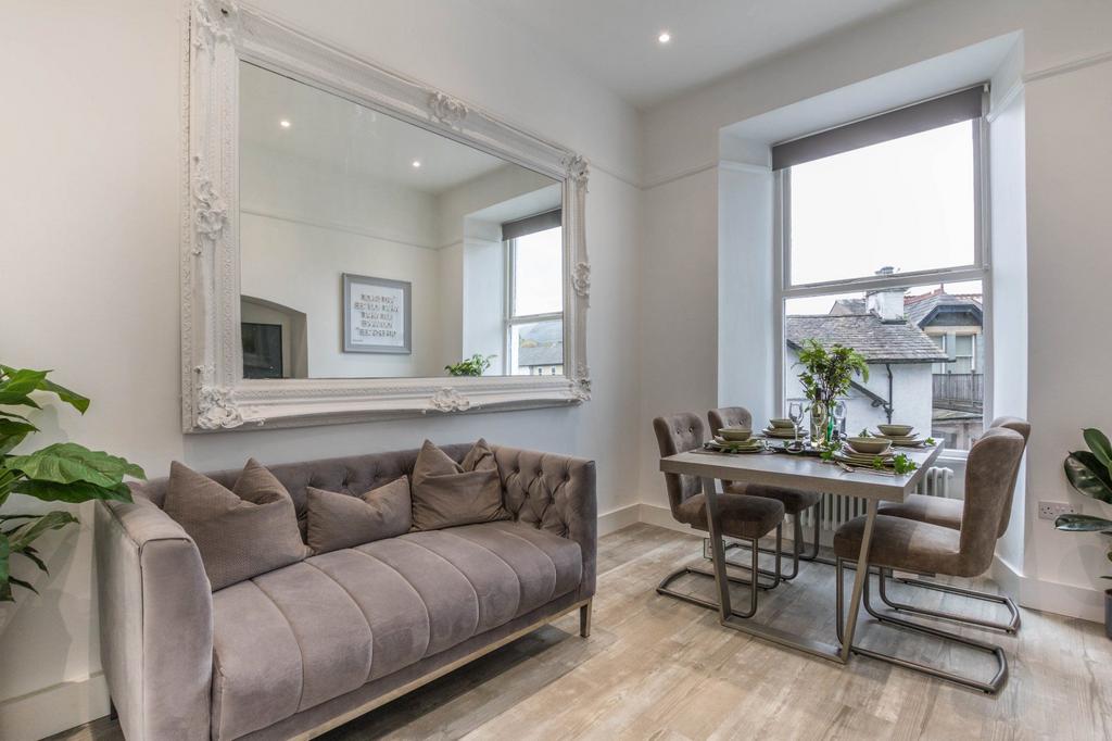 Sitting/dining room