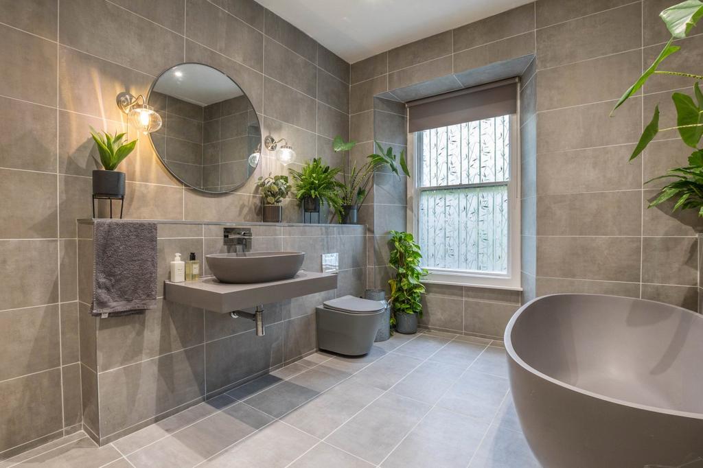 Spacious contemporary bathroom