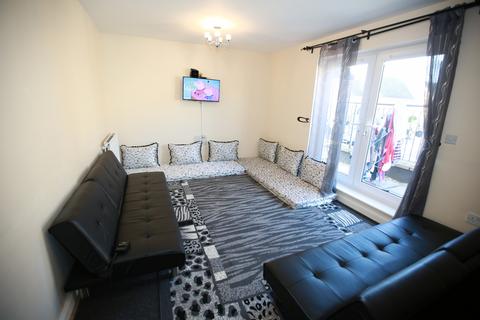 2 bedroom flat to rent - Varcore Gardens, UB3