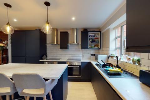 4 bedroom flat to rent - North Sherwood Street, Nottingham NG1