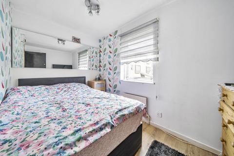 2 bedroom flat for sale, Wilkinson Way, Chiswick