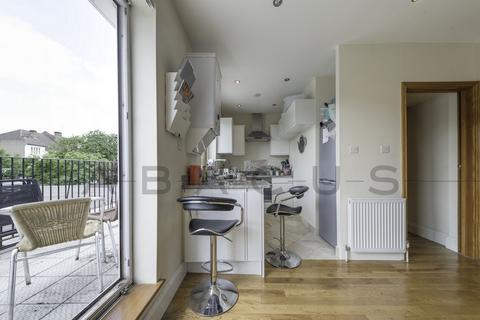 3 bedroom flat to rent, Westbere Road, London NW2