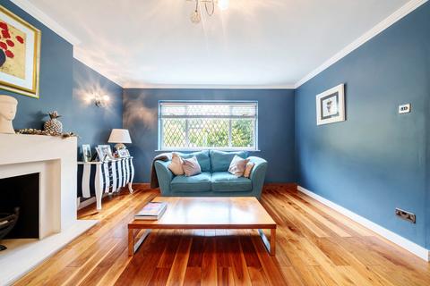 1 Vicarage Close, Ruislip, HA4 7TD