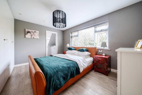 1 Vicarage Close, Ruislip, HA4 7TD