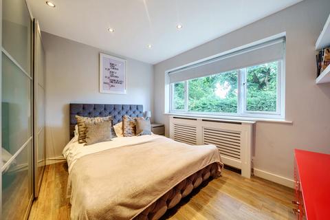 1 Vicarage Close, Ruislip, HA4 7TD
