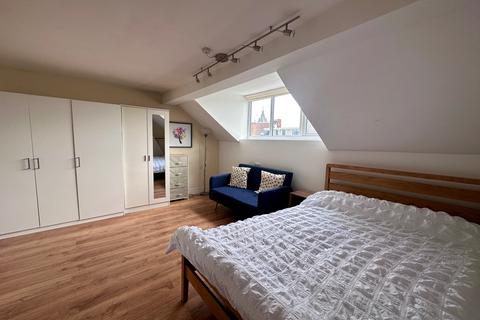 Studio to rent - Tachbrook Street, Pimlico, London, SW1V 2NE