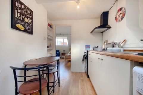 Studio to rent, Tachbrook Street, Pimlico, London, SW1V 2NE