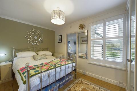 2 bedroom semi-detached house for sale, Oakhill Road, Horsham RH13