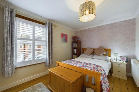 2 bedroom semi-detached house for sale - Oakhill Road, Horsham RH13