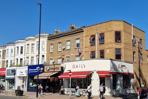 Studio for sale, Chiswick High Road, London, W4 1PA