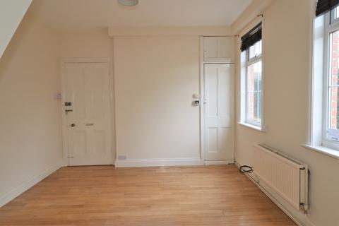 1 bedroom flat to rent - Oatlands Chase, Weybridge KT13