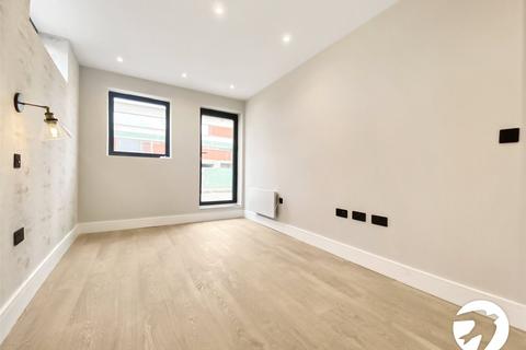 1 bedroom flat to rent - High Street, Chatham, Kent, ME4