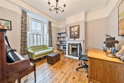 4 bedroom end of terrace house for sale - Thornhill Road, Leyton, London