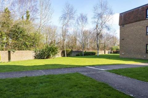 2 bedroom apartment to rent, Guildford GU4