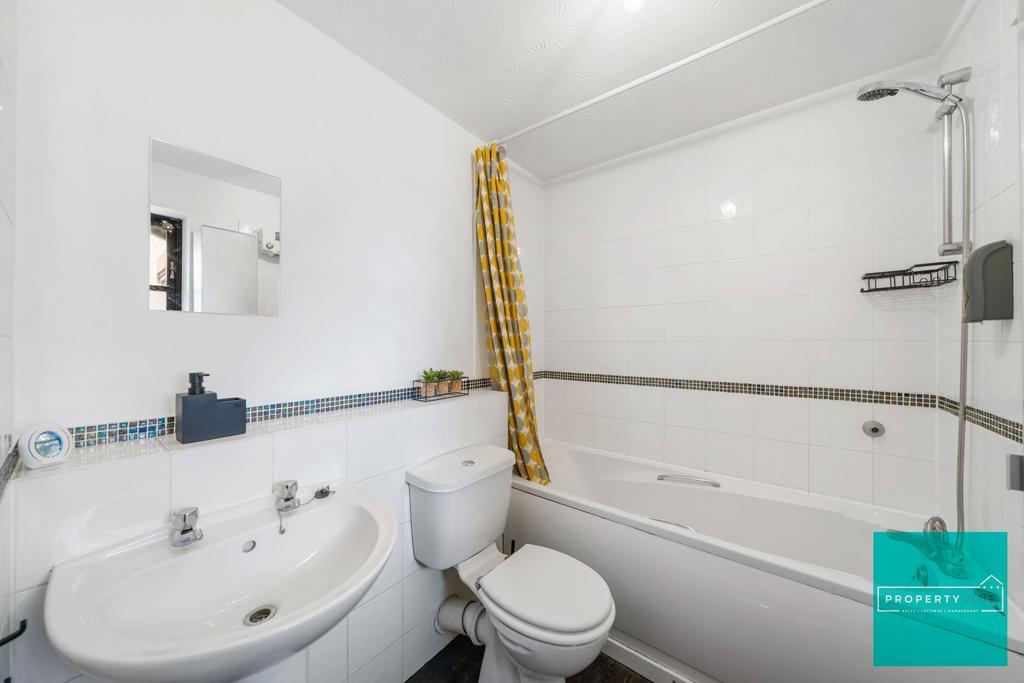 En-Suite Bathroom with over bath shower and storag