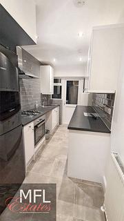 3 bedroom terraced house to rent, Kynaston Avenue, Thornton Heath CR7