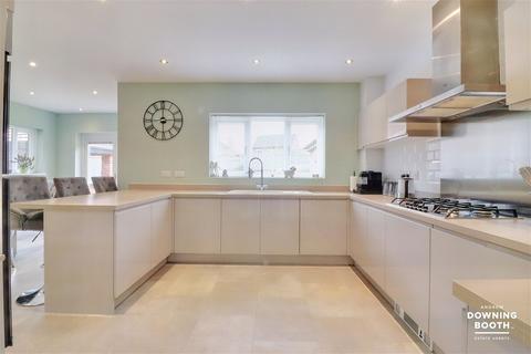 5 bedroom detached house for sale - Hamstall Close, Lichfield WS13