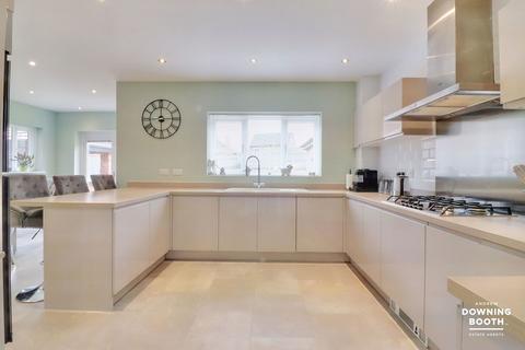 12 Hamstall Close, Streethay, Lichfield, WS13 8GF