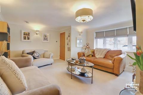4 bedroom detached house for sale, Irving Close, Lichfield WS13