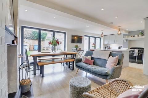 10 Irving Close, Lichfield, WS13 7EN