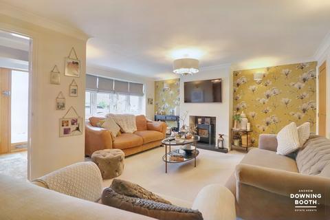 10 Irving Close, Lichfield, WS13 7EN