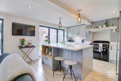 10 Irving Close, Lichfield, WS13 7EN