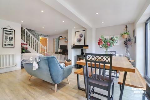 10 Irving Close, Lichfield, WS13 7EN