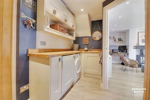 10 Irving Close, Lichfield, WS13 7EN