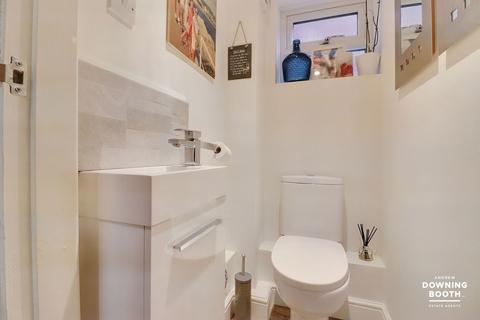10 Irving Close, Lichfield, WS13 7EN