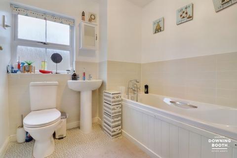 12 Thropp Close, Lichfield, WS13 8FP