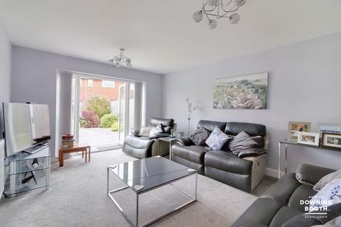 6 Lancaster Close, Hixon, Stafford, ST18 0QA