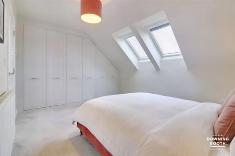 24 Taylor Way, Lichfield, WS13 6US