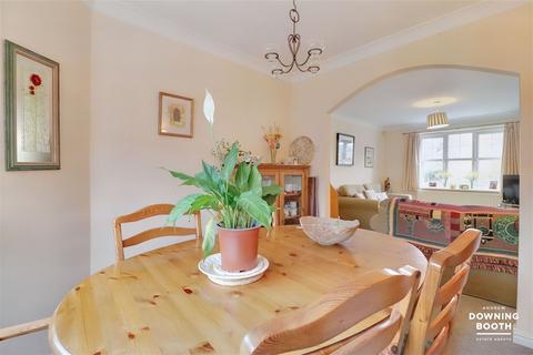 11 Alexander Close, Lichfield, WS13 8SH