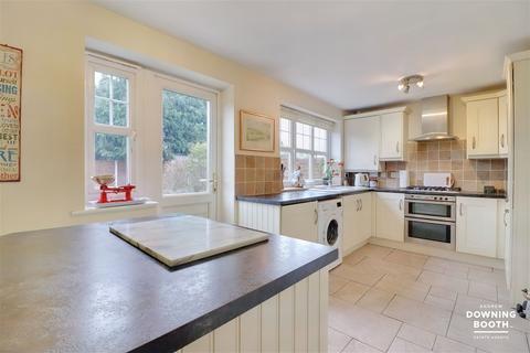 11 Alexander Close, Lichfield, WS13 8SH