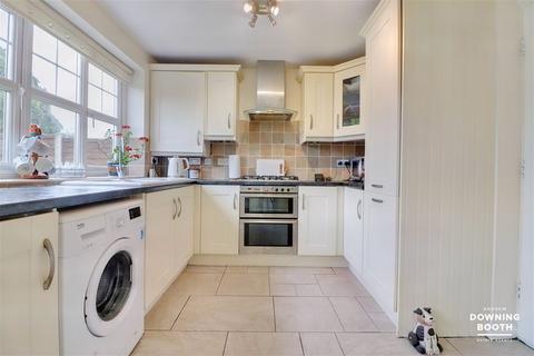 11 Alexander Close, Lichfield, WS13 8SH