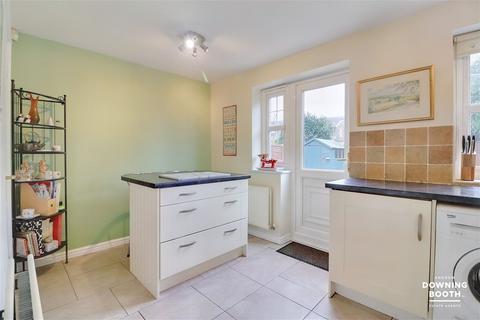11 Alexander Close, Lichfield, WS13 8SH