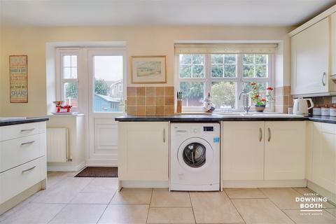 11 Alexander Close, Lichfield, WS13 8SH